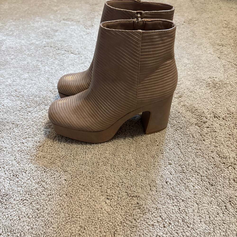 Chinese Laundry Platform Boots - Picture 2 of 5